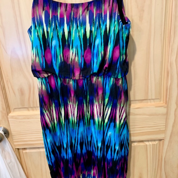 Short, Colorful Dress - Picture 3 of 4